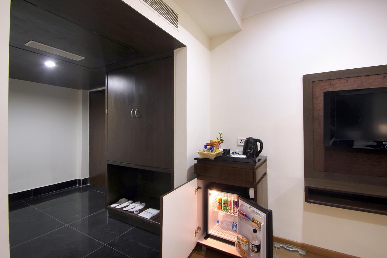 Hotel Comfotel Haiderabad Buitenkant foto