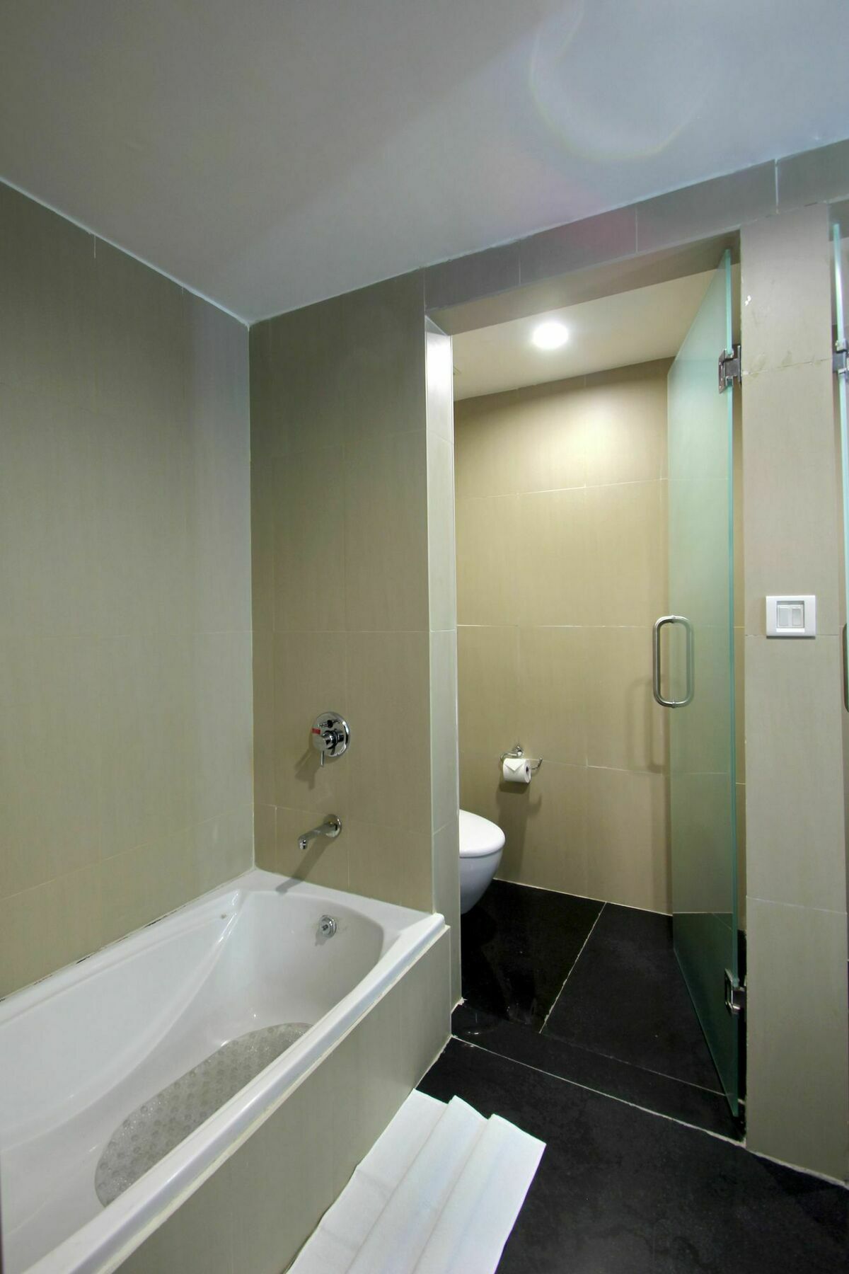 Hotel Comfotel Haiderabad Buitenkant foto
