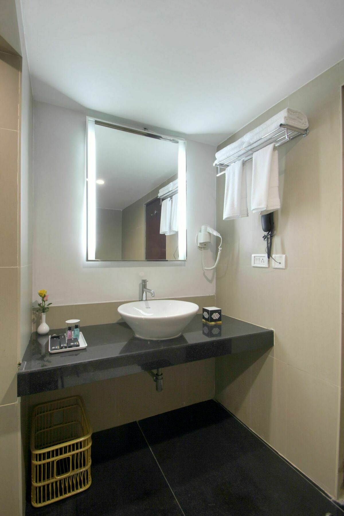 Hotel Comfotel Haiderabad Buitenkant foto